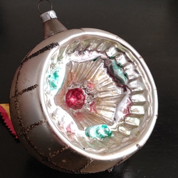 Vintage Indent Christmas ball Ornament - Picture 2 of 7